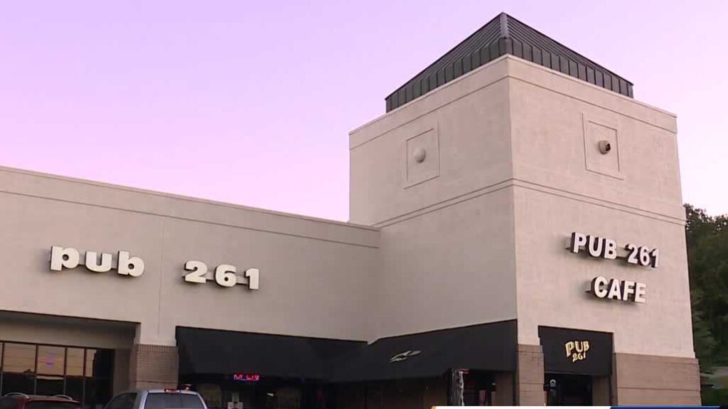2 restaurants keep their business licenses after the vote